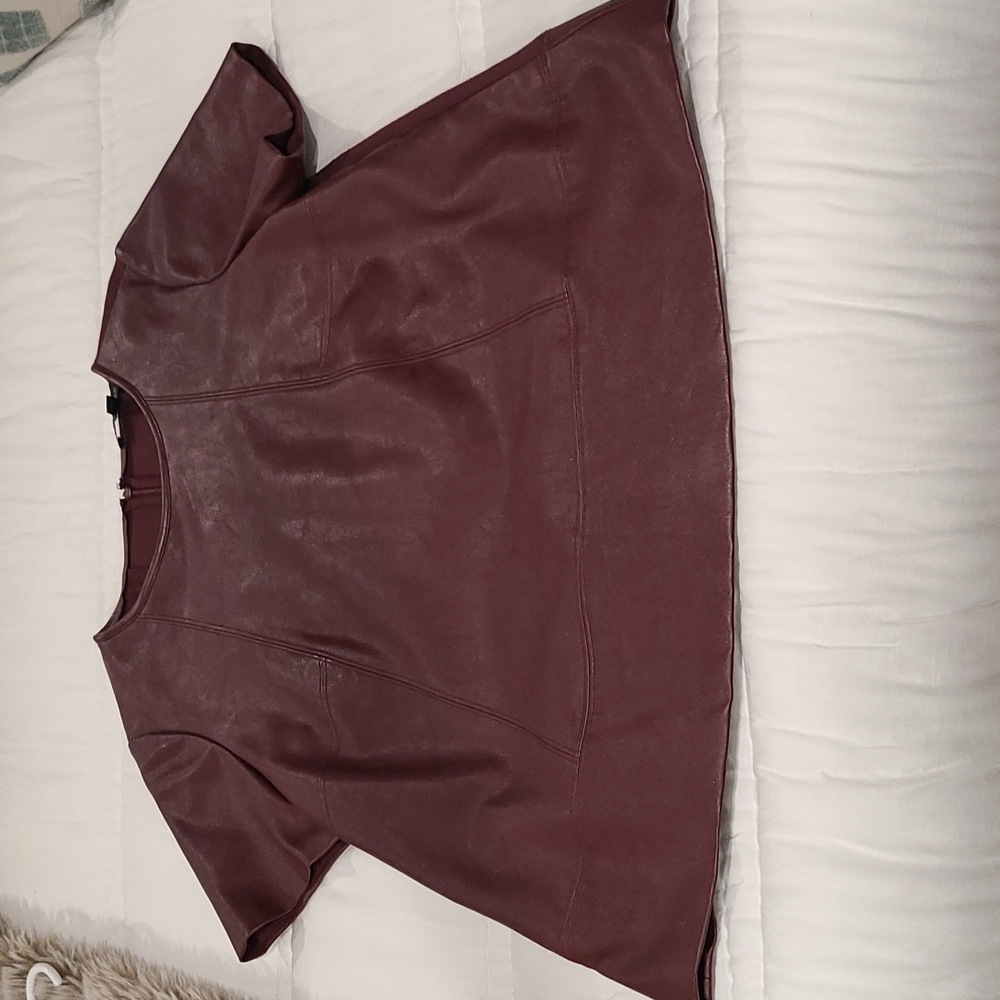 Faux leather tee. Front faux leather. Back cotton and lycra